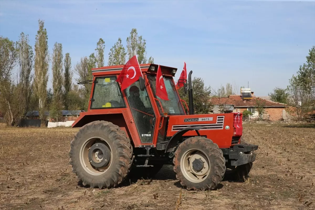 Tokat\'ın Zile ilçesinde lise öğrencisi Hiranur Çöken, bilek güreşinde derece elde etti