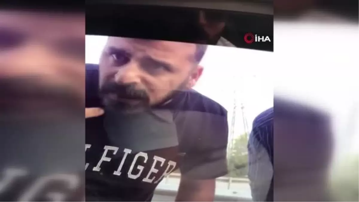 Ümraniye\'de trafik magandası korna çalan aracı böyle yumrukladı
