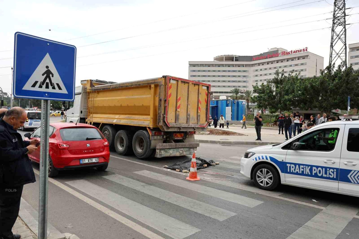 Adana\'da Yaya Geçidinden Karşıya Geçmek İsterken Kamyonun Çarptığı Yaşlı Adam Hayatını Kaybetti