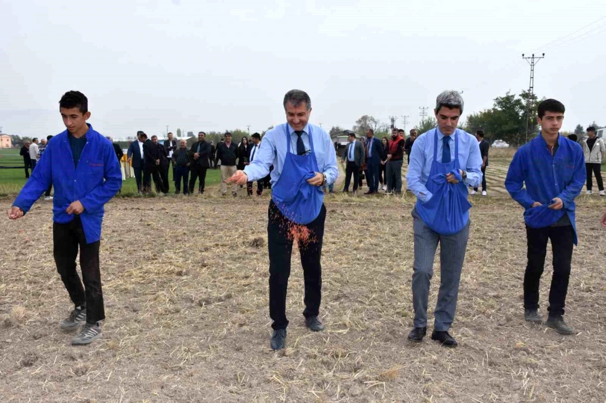 Malatya Ziraat Mesleki ve Teknik Anadolu Lisesi\'nde Buğday Ekimi Yapıldı