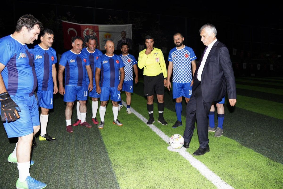 Adana Büyükşehir Belediyesi Muhtarlar Futbol Turnuvası Düzenledi