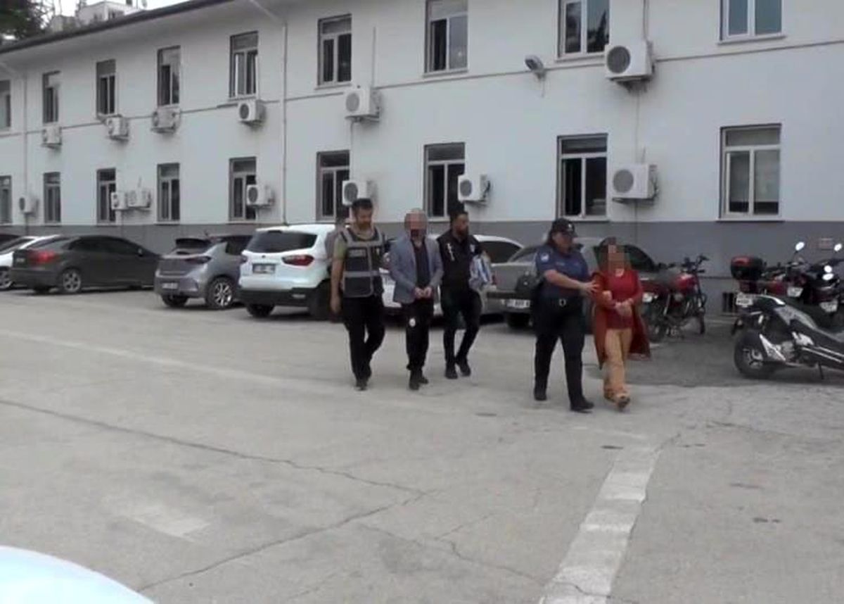 Kozan\'da Apartman Görevlisi Altın Çalarken Yakalandı