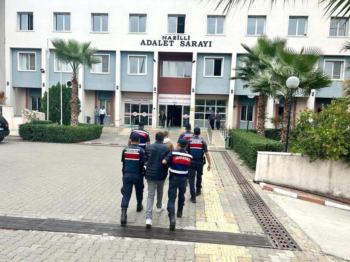 Nazilli\'de Alışveriş Merkezinden Hırsızlık Yapan Şüpheliler Yakalandı