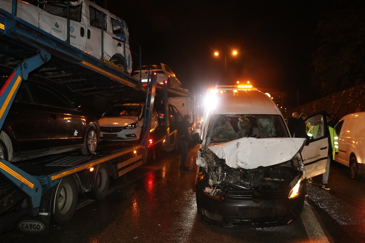 Anadolu Otoyolu\'nda Zincirleme Trafik Kazası: 4 Yaralı