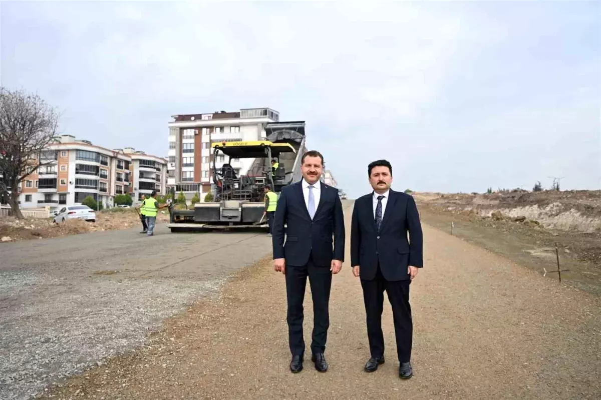 Balıkesir Büyükşehir Belediye Başkanı Yücel Yılmaz, OSB Yolu\'nun 3. kısmındaki çalışmaları inceledi