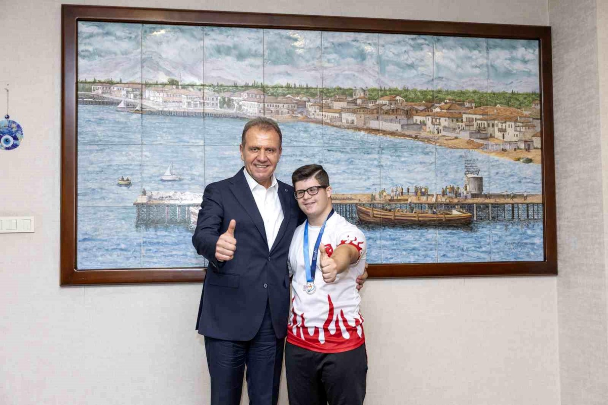 Mersin Büyükşehir Belediye Başkanı Vahap Seçer, Avrupa Şampiyonu Musa Alan ile Buluştu