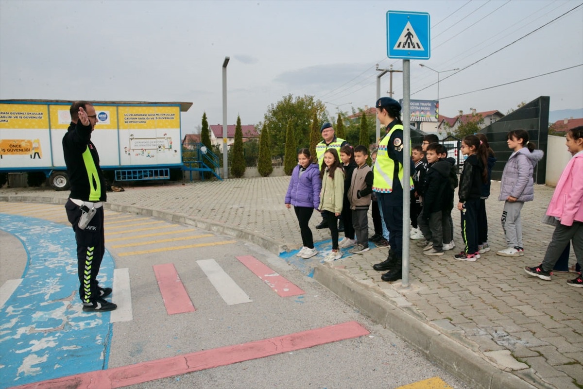 Bolu\'da Trafik Dedektifleri Projesi ile Geleceğin Bilinçli Sürücüleri Yetiştiriliyor