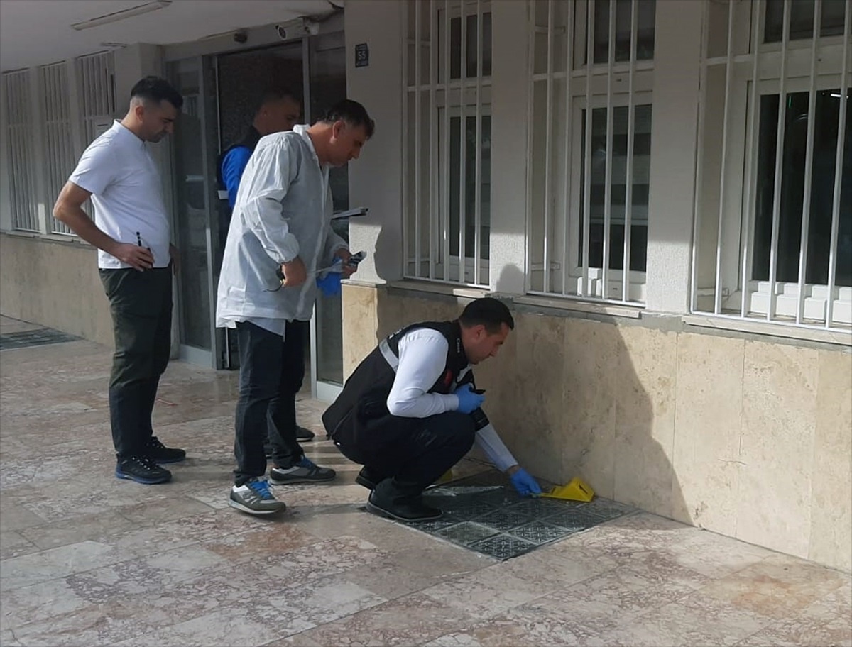 Çorum\'da Valilik Ek Hizmet Binası Önünde Silahlı Saldırı