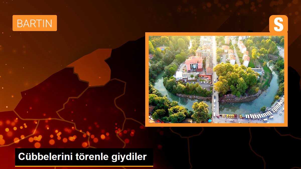 Cübbelerini törenle giydiler