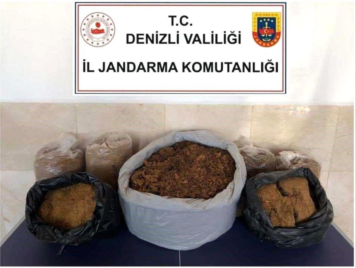 Denizli\'de Kaçakçılık Operasyonunda 51 Kilo Kaçak Tütün ve 93 Parça Kaçak Tarihi Eser Ele Geçirildi