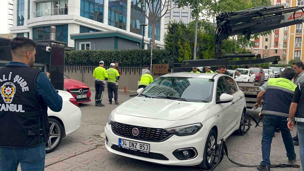 Dilan Polat ve Engin Polat\'a ait şirketlerin otomobilleri çekicilere yüklendi
