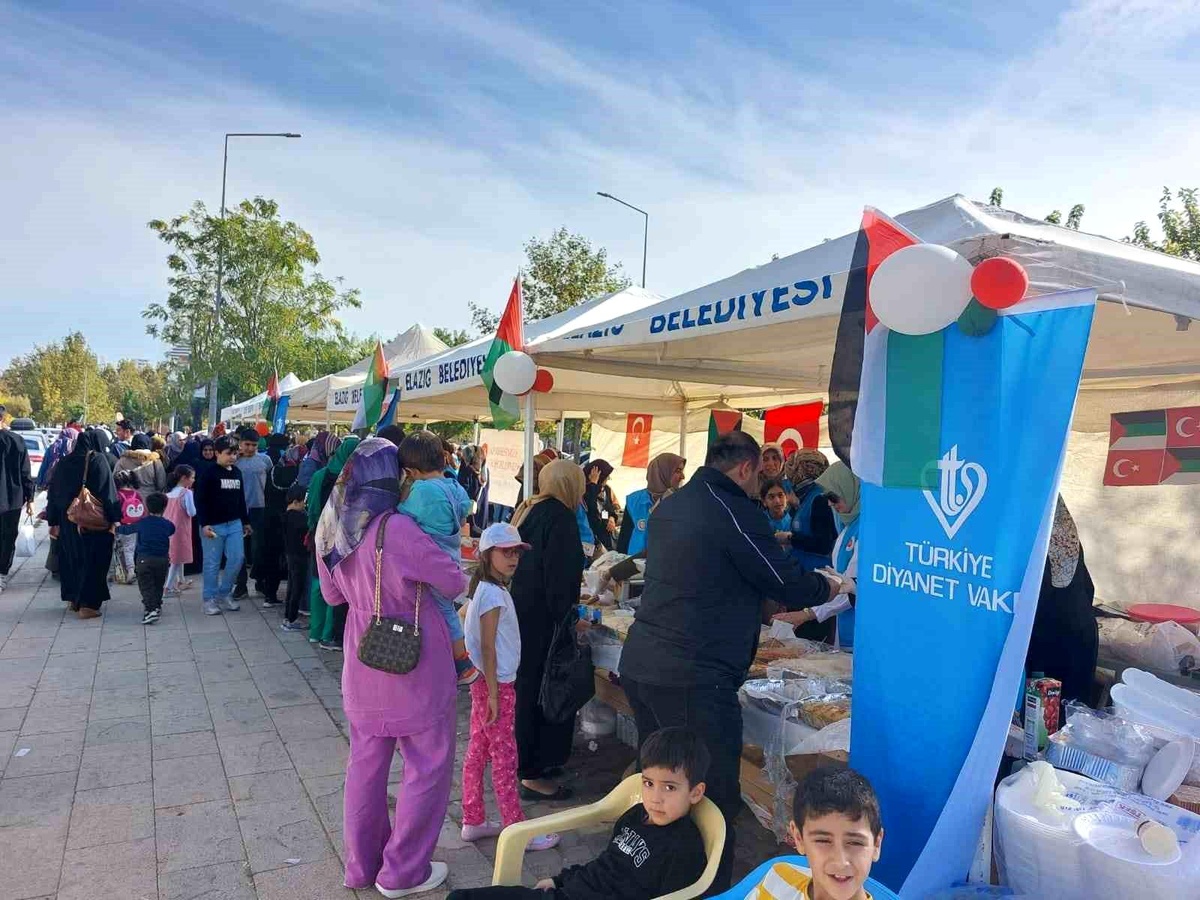 Elazığ İl Müftülüğü, Filistin\'e ve depremzedelere yardım etmek için etkinlik düzenledi