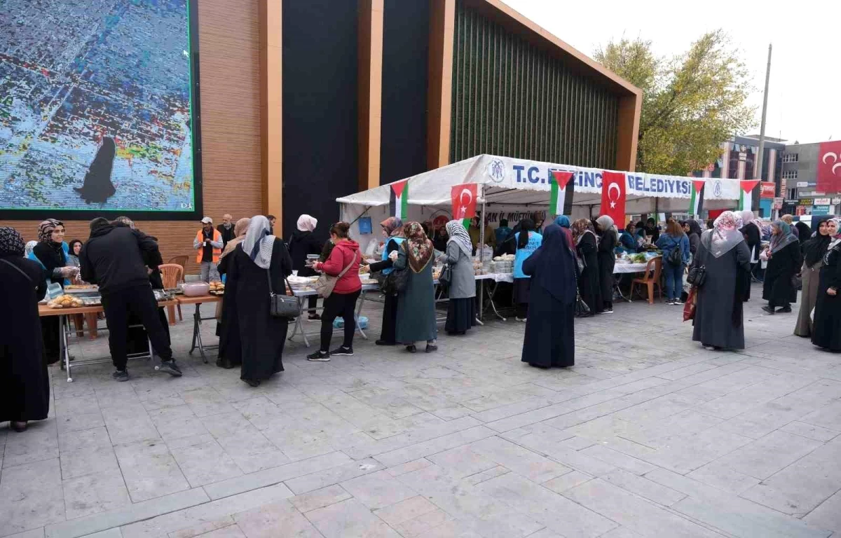 Erzincan\'da Filistin\'e yardım için hayır çarşısı kuruldu