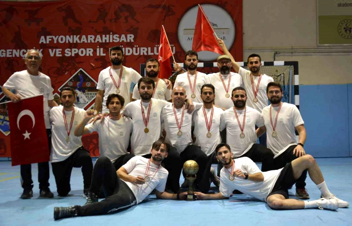 Nilüfer Belediyesi GESK Futsal 100. Yıl Cumhuriyet Kupası\'nda şampiyon oldu