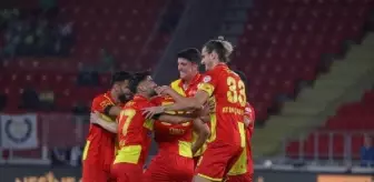 Göztepe, üst üste 5 galibiyetle şampiyonluk yarışında ikinci sıraya tırmandı