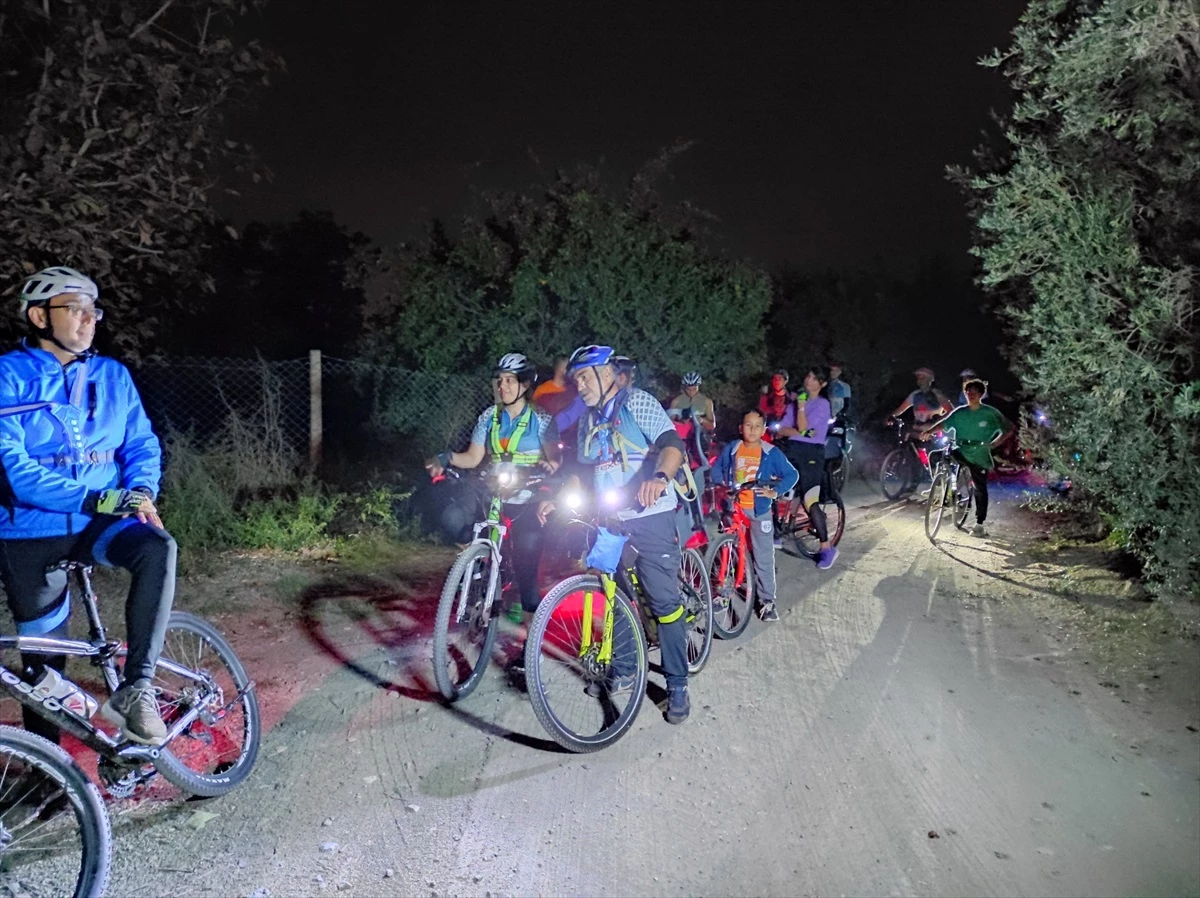 Erzin\'de Bisikletliler Narenciye Tüketimine Dikkat Çekti