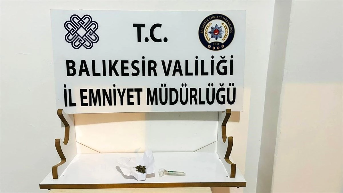 Balıkesir Havran\'da Polis Uygulamasında 3,74 Gram Esrar Ele Geçirildi