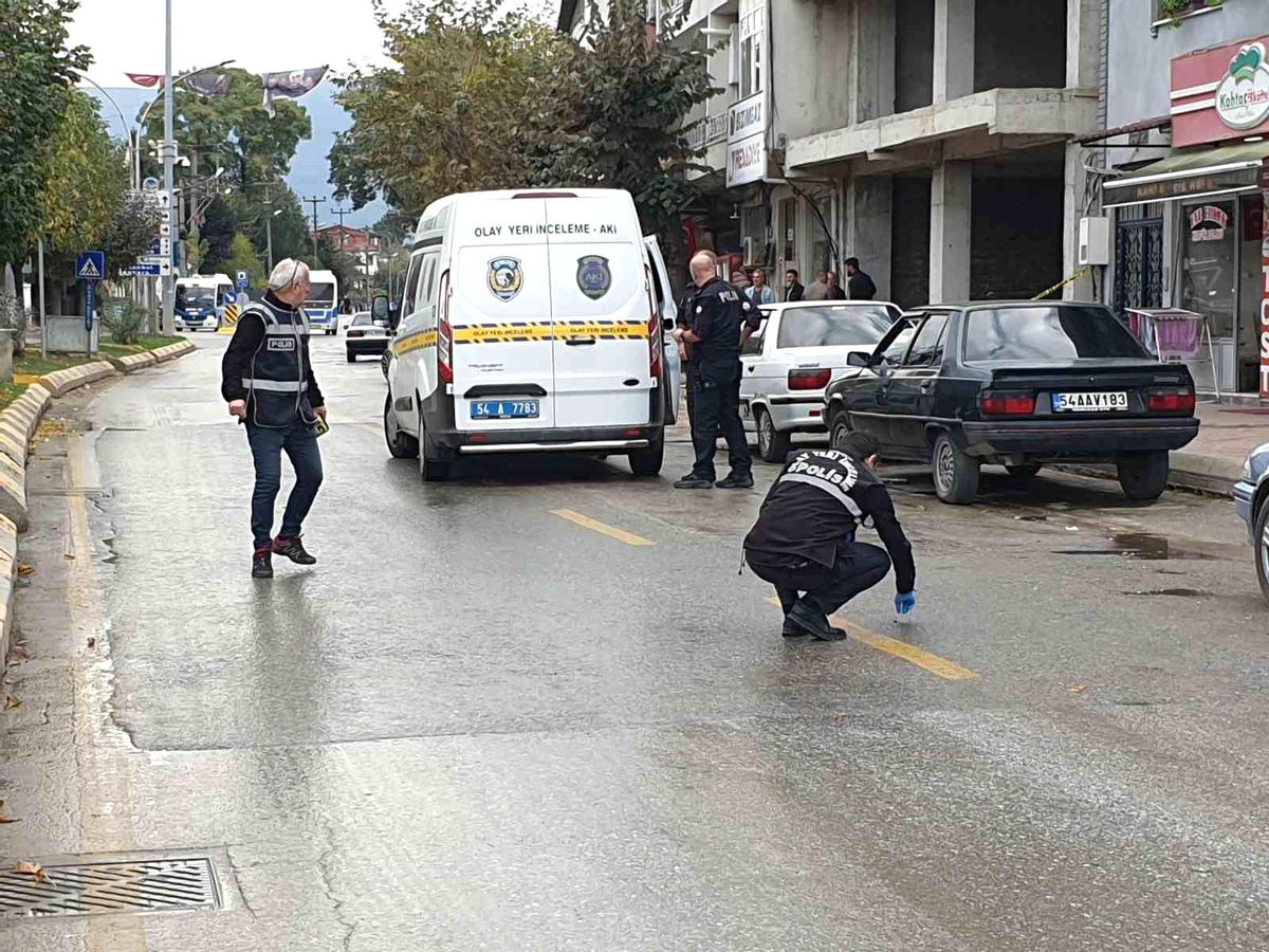 Akyazı\'da Husumetliye Ateş Açıldı, Şüpheli Kayıplara Karıştı