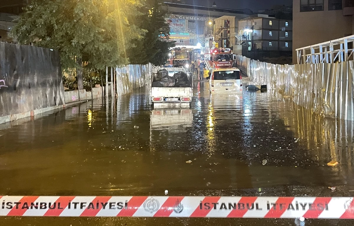 İstanbul\'da sağanağın da etkisiyle trafik yoğunluğu yüzde 90\'a çıktı