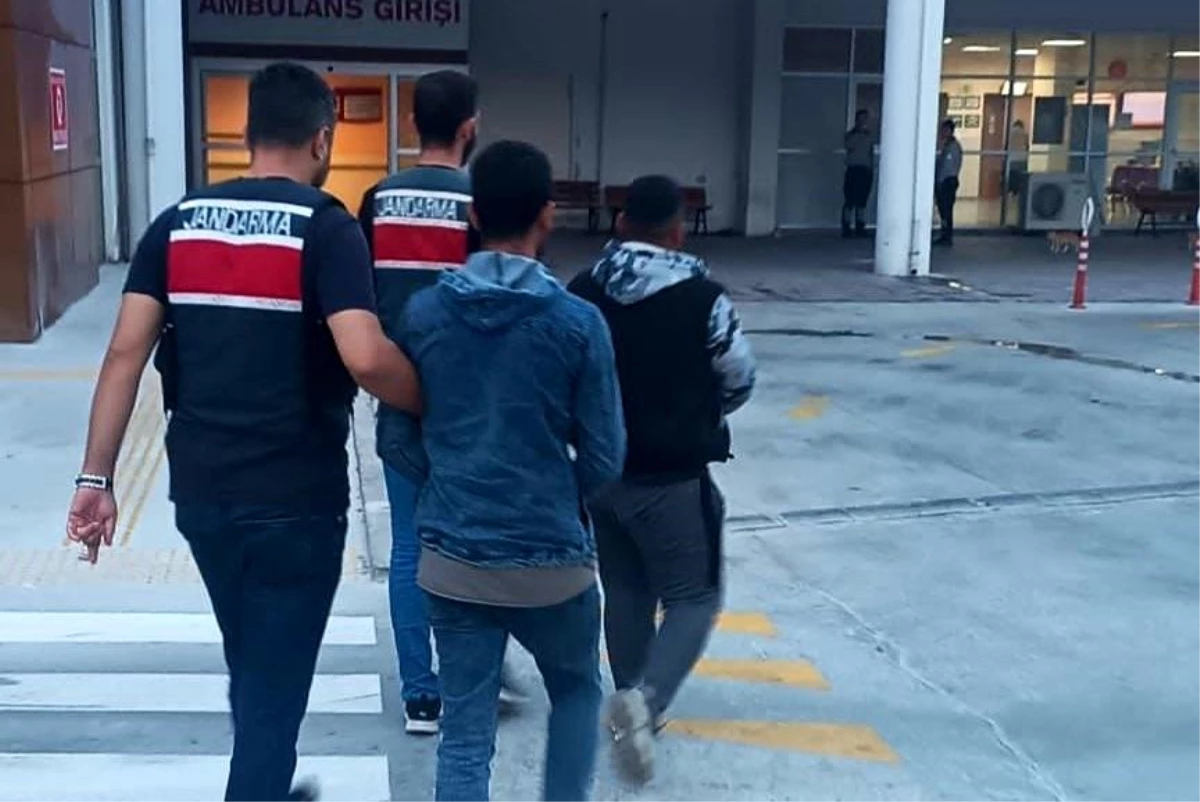İzmir\'de DEAŞ Şüphelileri Gözaltına Alındı