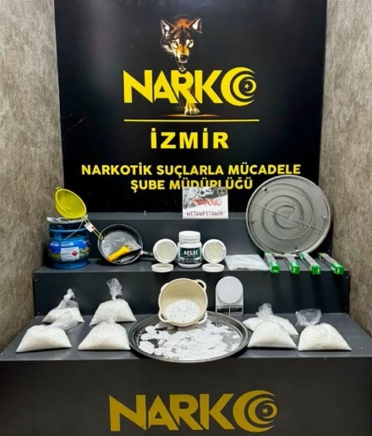 İzmir'de Uyuşturucu İmalathanesine Operasyon: 9 Kilo Metamfetamin Ele Geçirildi