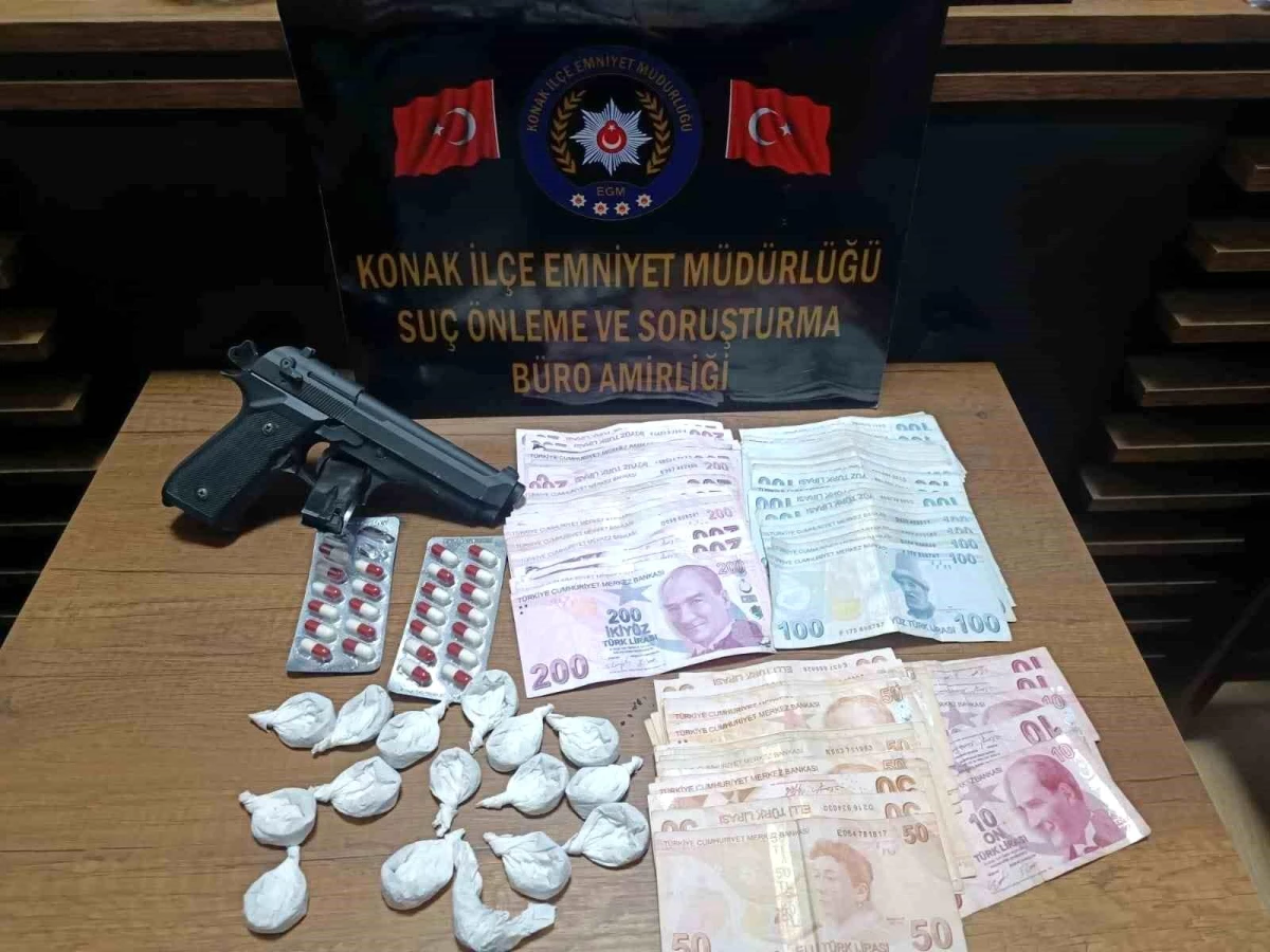 İzmir\'de Uyuşturucu ve Silah Operasyonu: 14 Gözaltı