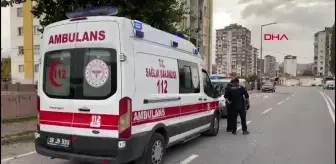 Kardeşini bıçaklayan şahıs kaçtı