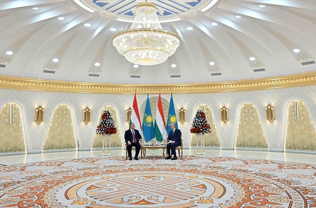 Kazakistan Cumhurbaşkanı Tokayev, Macaristan Başbakanı Orban\'ı Kıpçak kökeniyle karşıladı