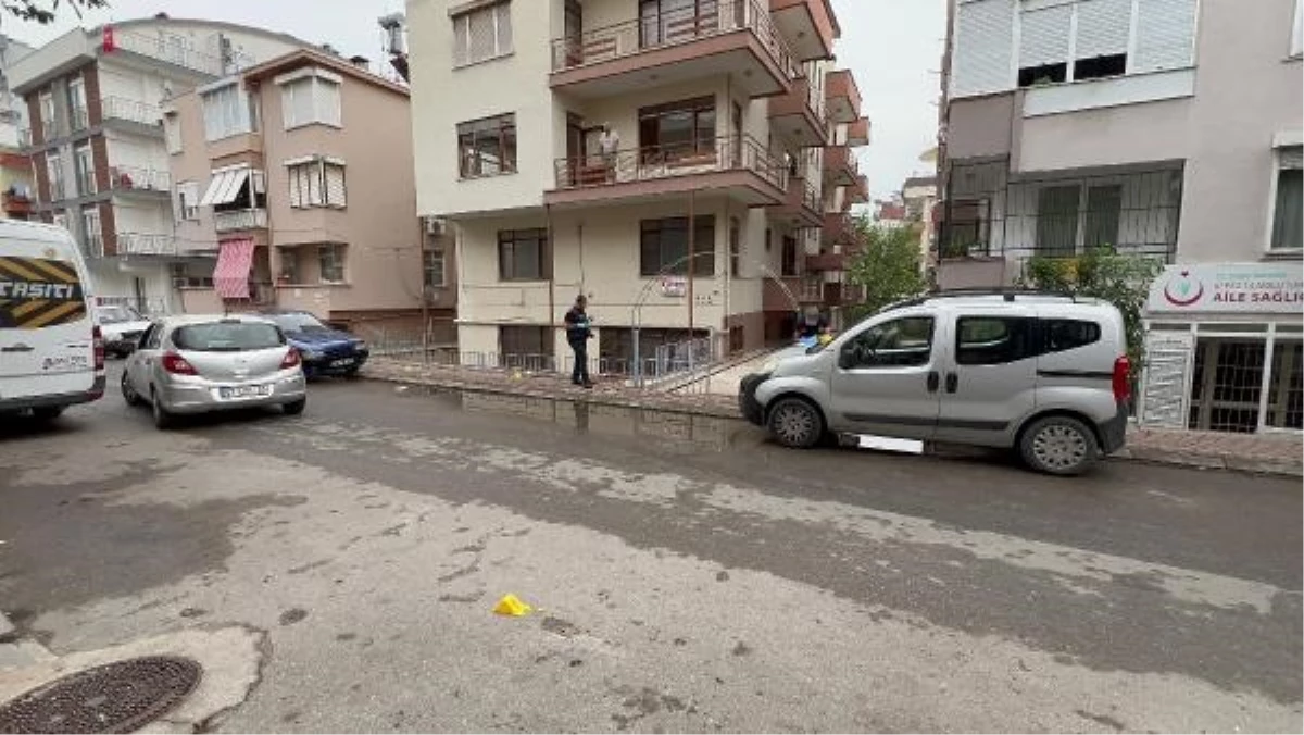 Antalya\'da Tadilat Tartışması Kanlı Bitti: 2 Yaralı