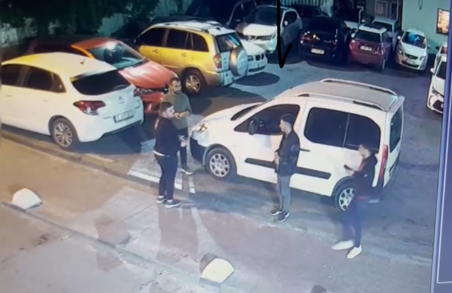 Korsan taksiciyi gasp eden adam, Taksim'de 'Ben Robin Hood'um' diyerek parayı önüne gelene dağıttı