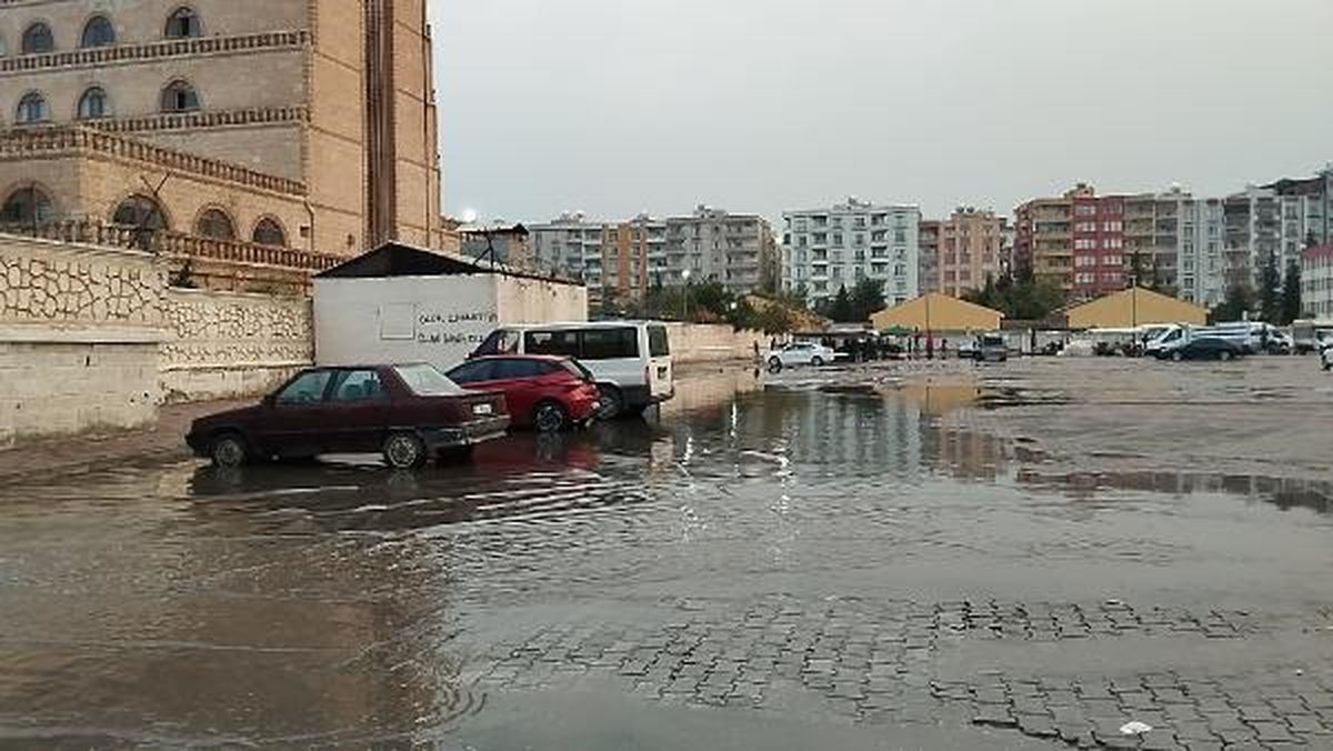 Mardin Kızıltepe\'de Sağanak Yağış Hayatı Olumsuz Etkiledi