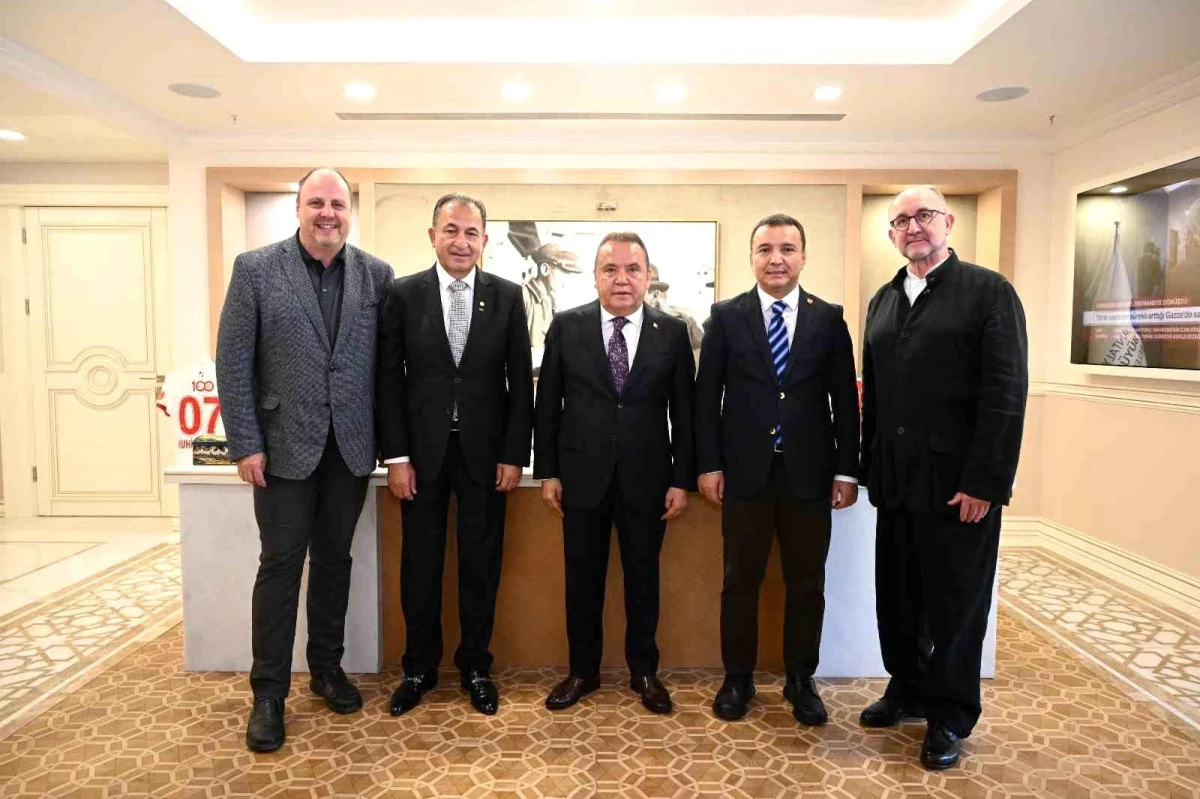 Almanya Nürnberg\'den gelen basın heyeti Antalya Büyükşehir Belediye Başkanı Muhittin Böcek\'i ziyaret etti