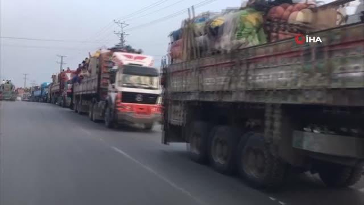 Pakistan\'daki binlerce Afgan mülteci ülkesine dönüyor