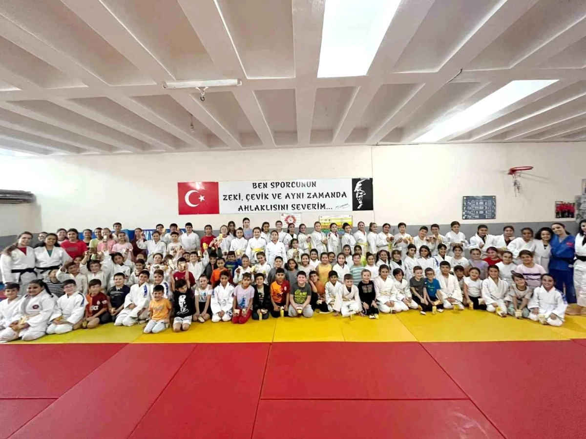 Salihli\'de Judo Alt Yapı Kemer Sınavı Gerçekleştirildi