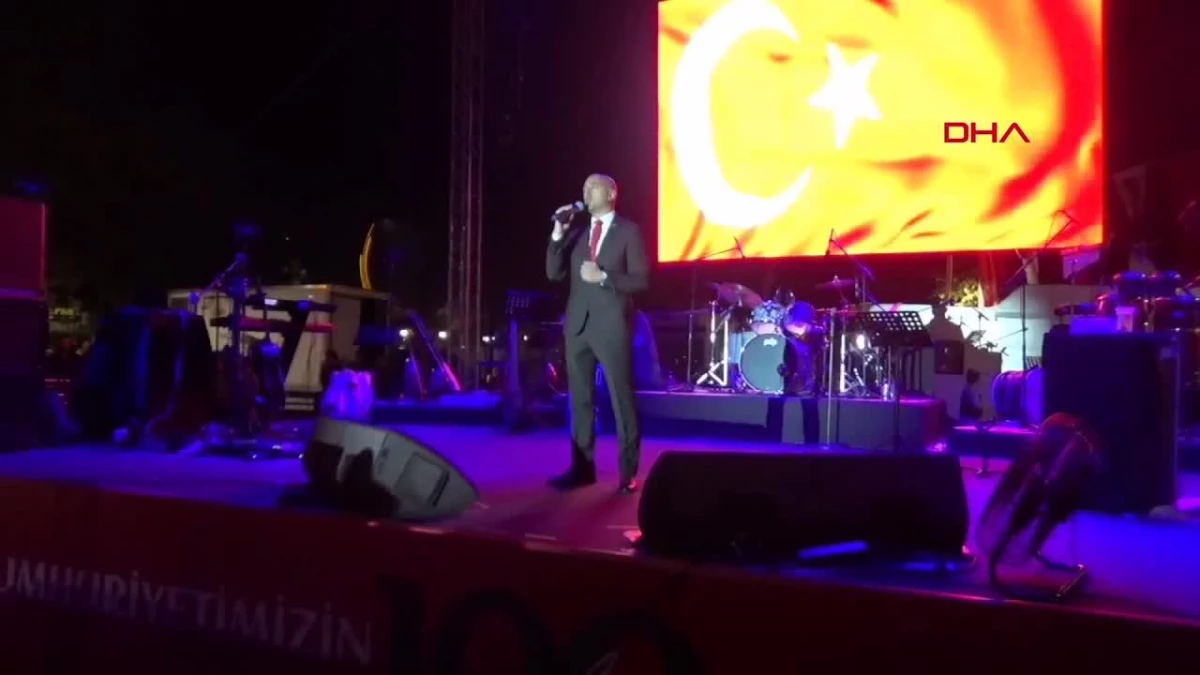 Melek Mosso, Silivri\'de Kurtuluş Günü etkinliklerinde sahne aldı