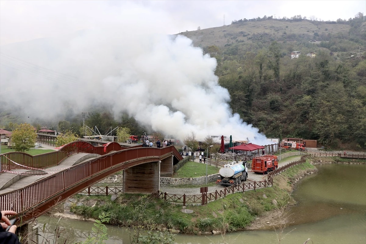 Trabzon Büyükşehir Belediyesi\'ne ait Sera Gölü Sosyal Tesisleri\'ndeki restoran yandı
