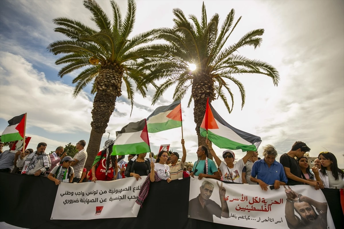 Tunus\'ta İsrail ile normalleşmeyi suç sayan yasanın onaylanması için gösteri düzenlendi