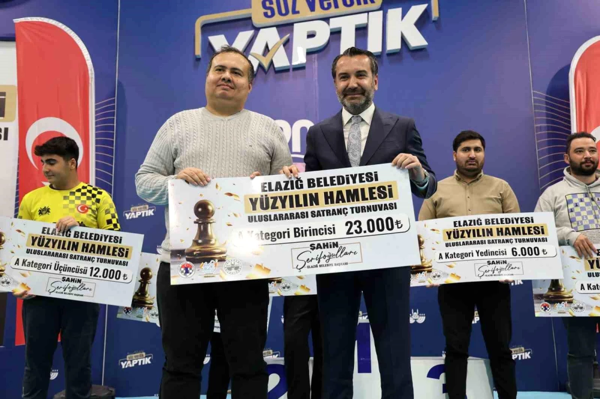 Elazığ Belediyesi Yüzyılın Hamlesi Satranç Turnuvası\'nda dereceye giren sporcuları ödüllendirdi