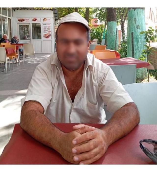 17 yaşındaki kızının, 'satılık' ilanıyla fotoğrafını paylaşan baba, canlı yayında fiyat da vermiş 17 yaşındaki kızının, 'satılık' ilanıyla fotoğrafını paylaşan baba, canlı yayında fiyat da vermiş