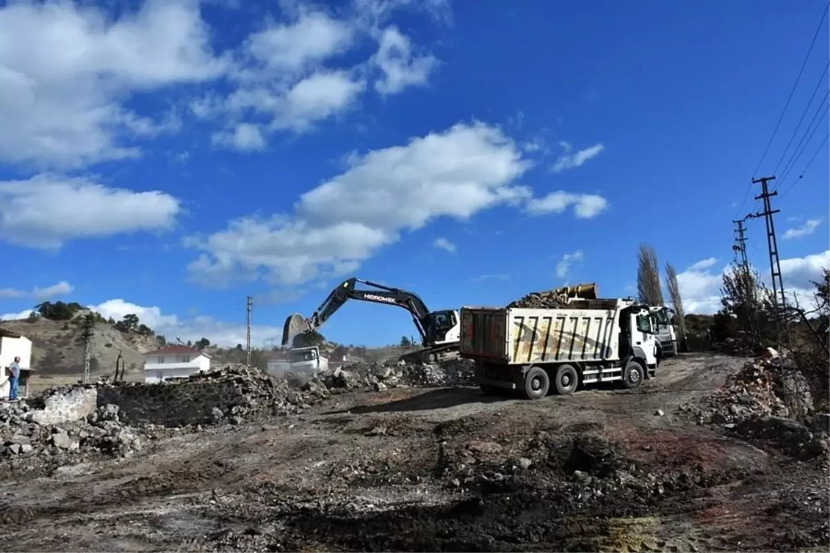 Kastamonu\'da çıkan yangın sonrası enkaz kaldırma çalışmaları devam ediyor