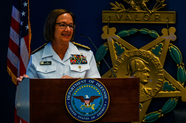 ABD'de donanmayı ilk kez bir kadın yönetecek! Oramiral Franchetti, Deniz Kuvvetleri Komutanı oldu