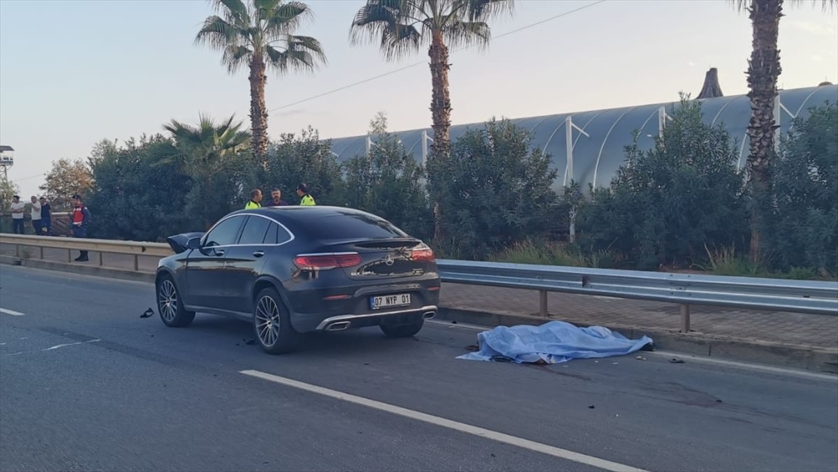 Alanya\'da motosiklet ile otomobil çarpıştı: 1 ölü