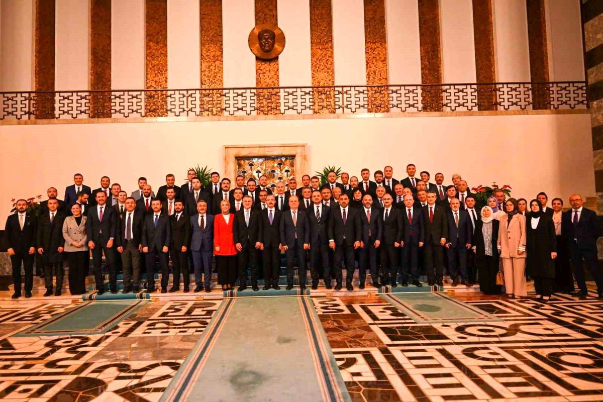 Gençlik ve Spor Bakanı: Yurtlarda çıkan yemek şikayetleriyle ilgili harekete geçildi