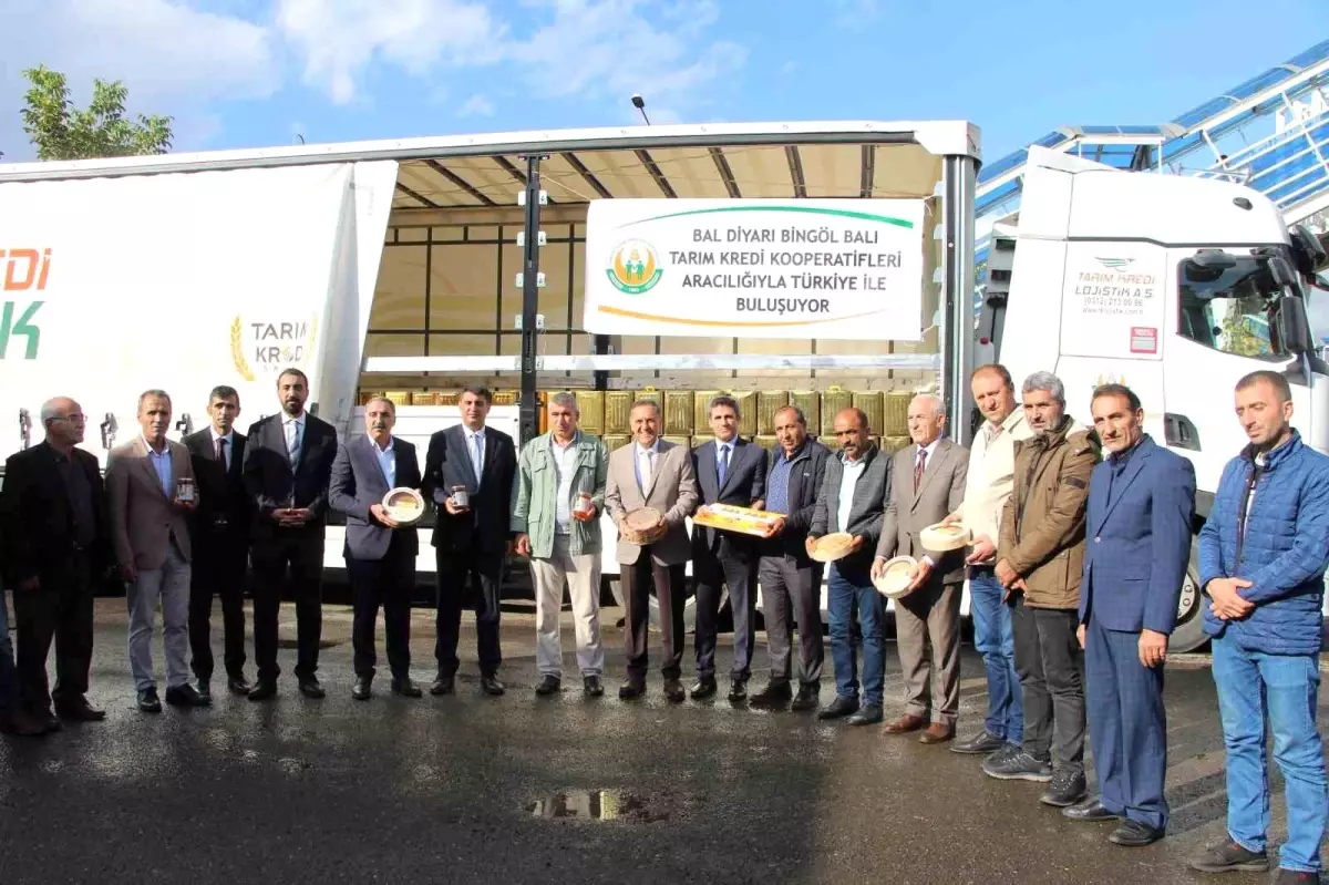 Tarım Kredi Kooperatifi Bingöl'deki Üreticilerden Aldığı Balları Marketlere Gönderdi