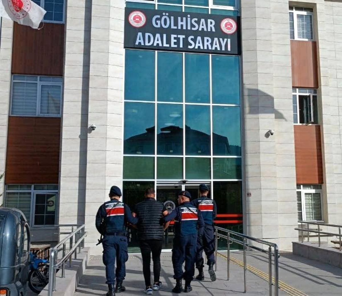 Burdur\'da Jandarma Operasyonu: 31 Şüpheli Tutuklandı