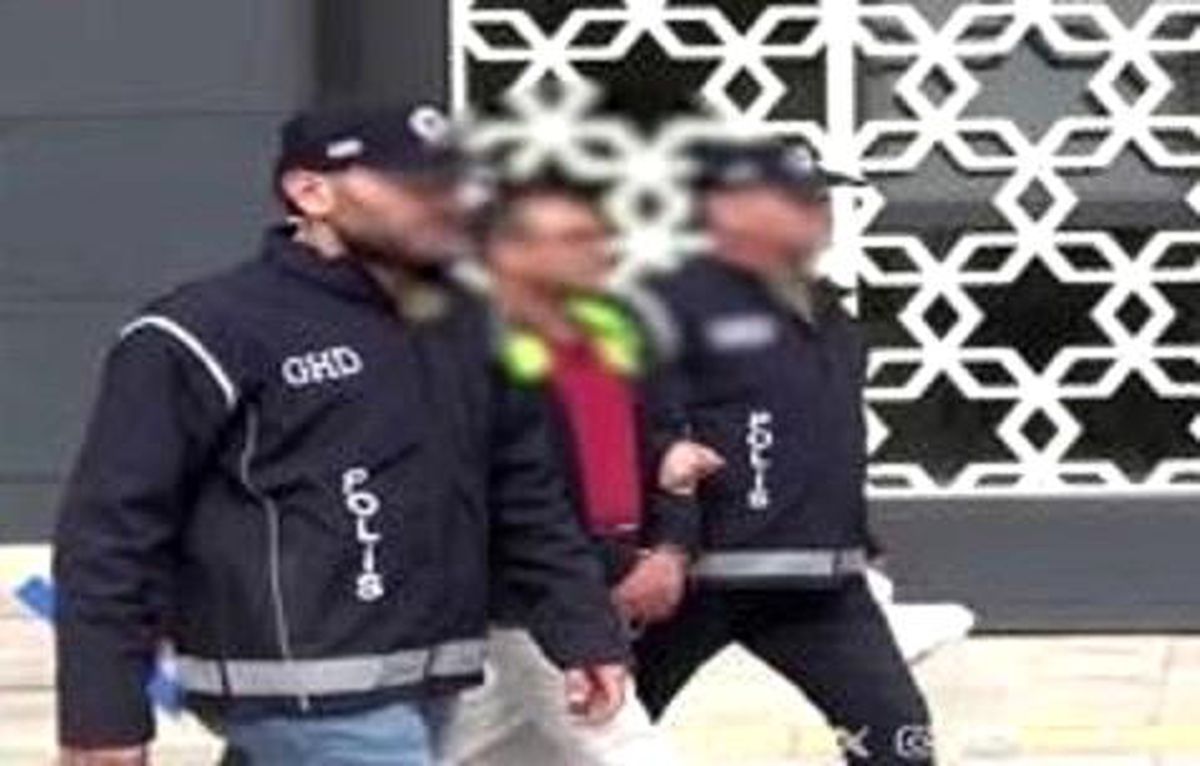 Çanakkale\'de Göçmen Kaçakçılığı Operasyonu: Emekli Polis Memuru da Şüpheli Yakalandı