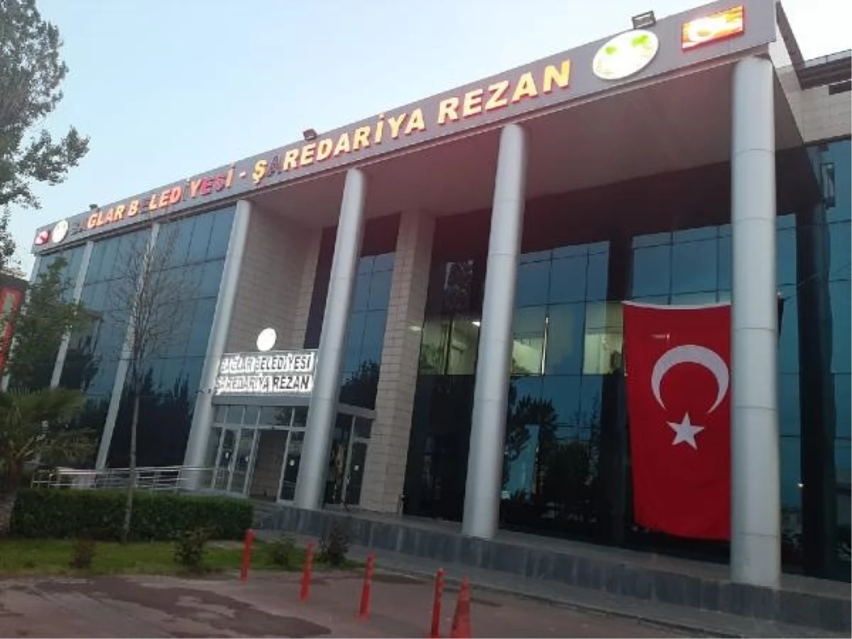 Diyarbakır\'da Belediye Görevlisi Rüşvet Alırken Suçüstü Yakalandı