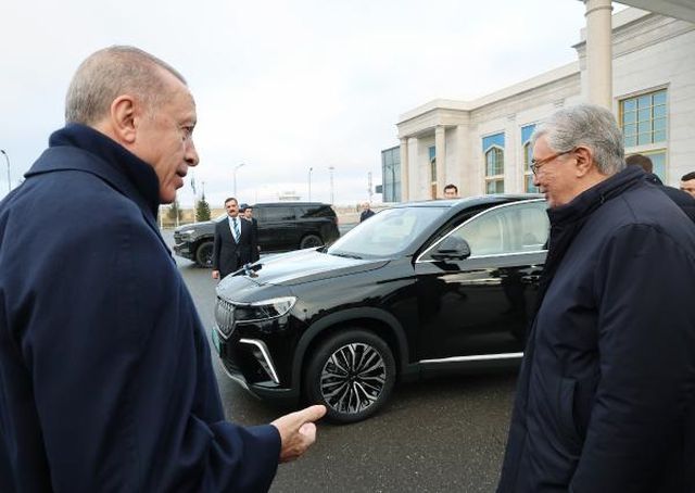 Cumhurbaşkanı Erdoğan, Kazak mevkidaşına TOGG hediye etti Cumhurbaşkanı Erdoğan, Kazak mevkidaşına TOGG hediye etti