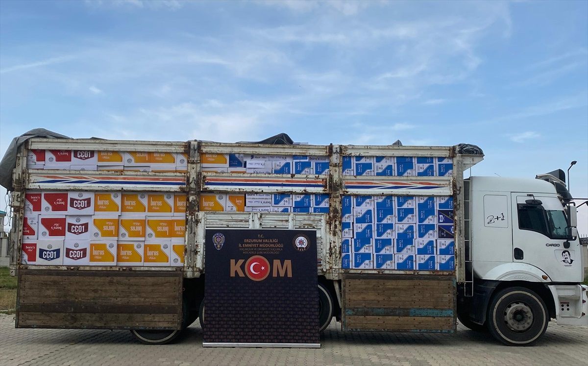 Erzurum\'da Kamyonette 7 Milyon 250 Bin Bandrolsüz Makaron Ele Geçirildi