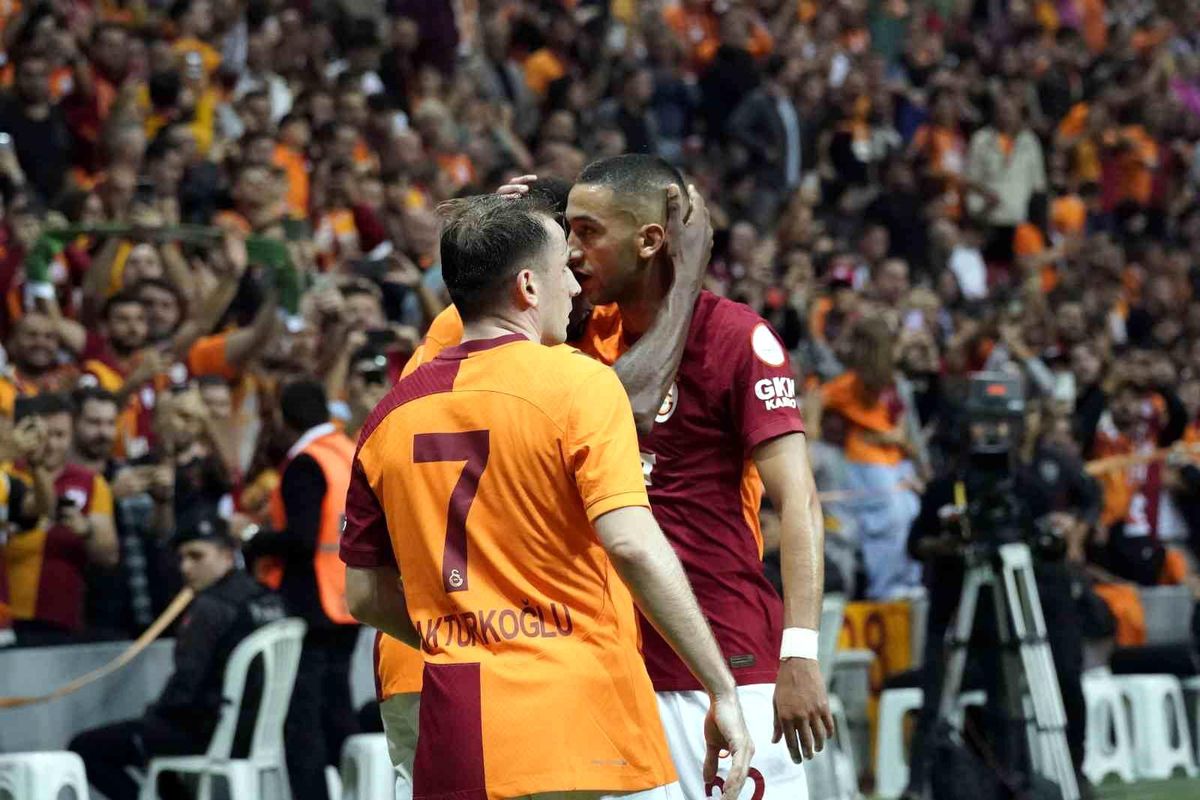 Galatasaray, Kasımpaşa\'yı mağlup ederek evindeki yenilmezlik serisini sürdürdü